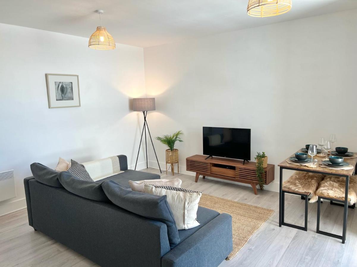 2 Bedroom Serviced Apartment With Free Parking, Wifi & Netflix, Basingstoke Exterior foto